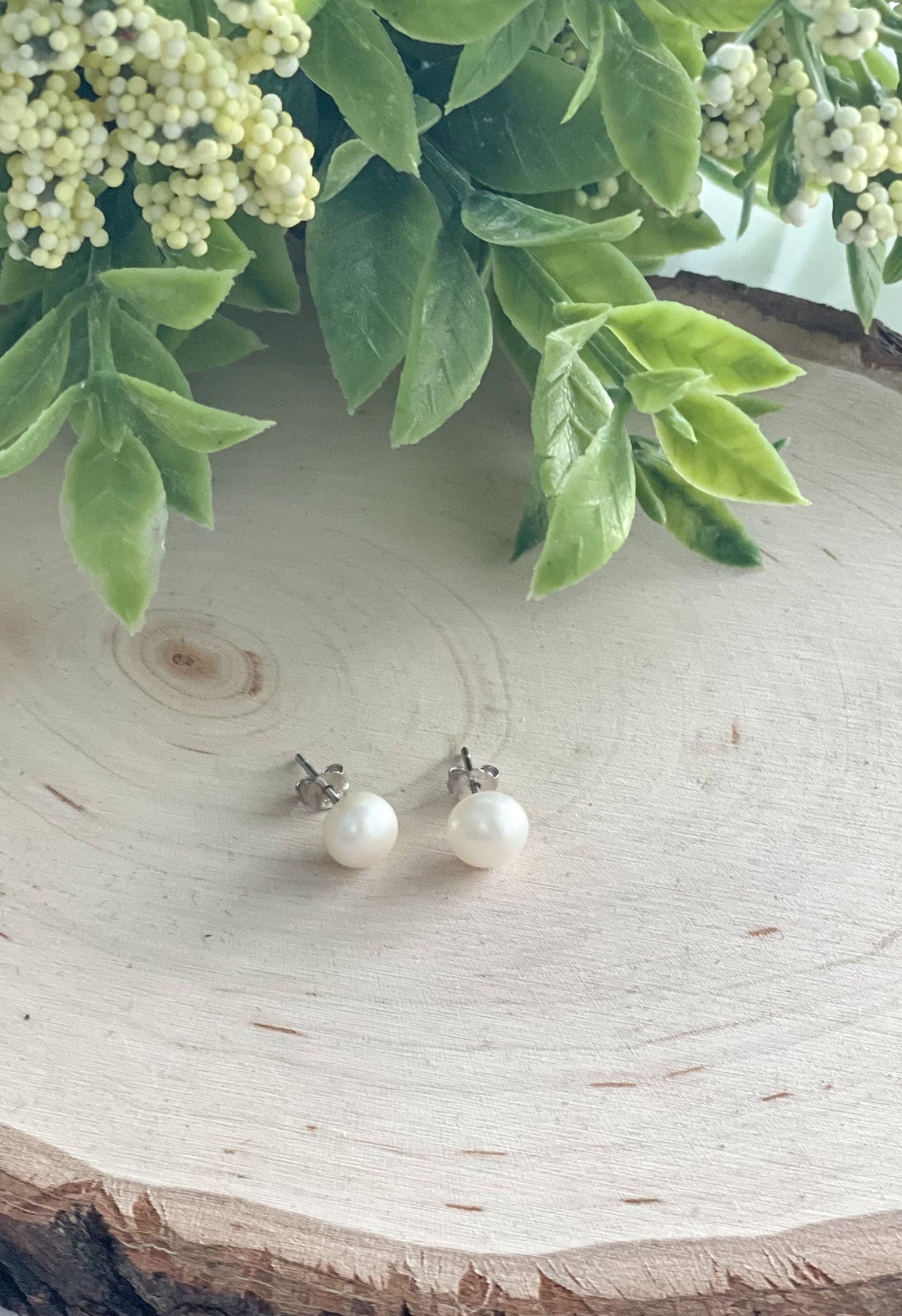 "Simply Stunning" Pearl Studs